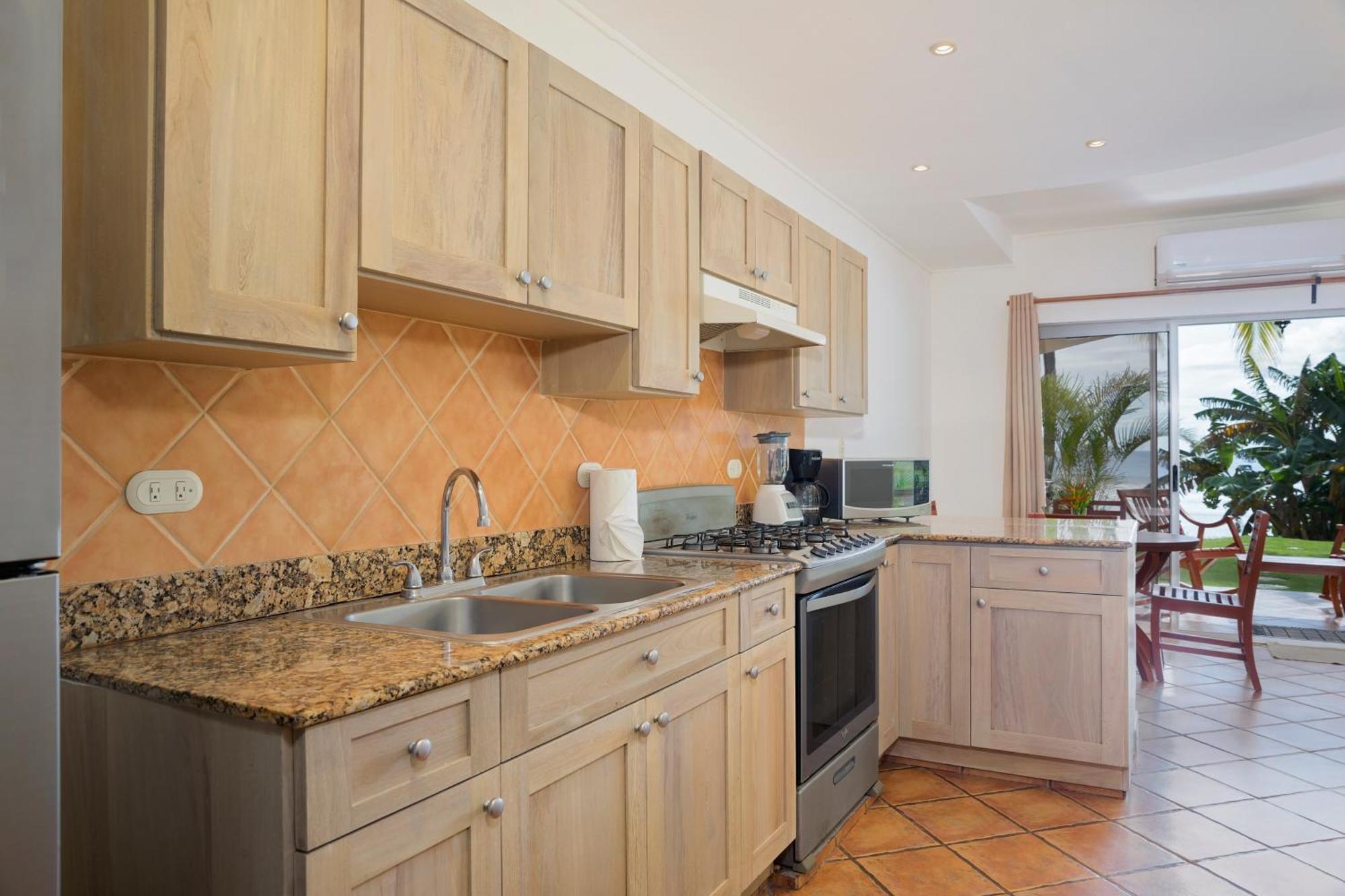 Villas Iguana A-13 Beachfront Condo Zewnętrze zdjęcie